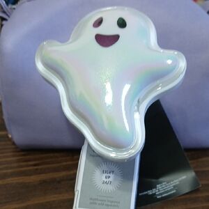 Wallflower White Ghost Accent Decor NEW